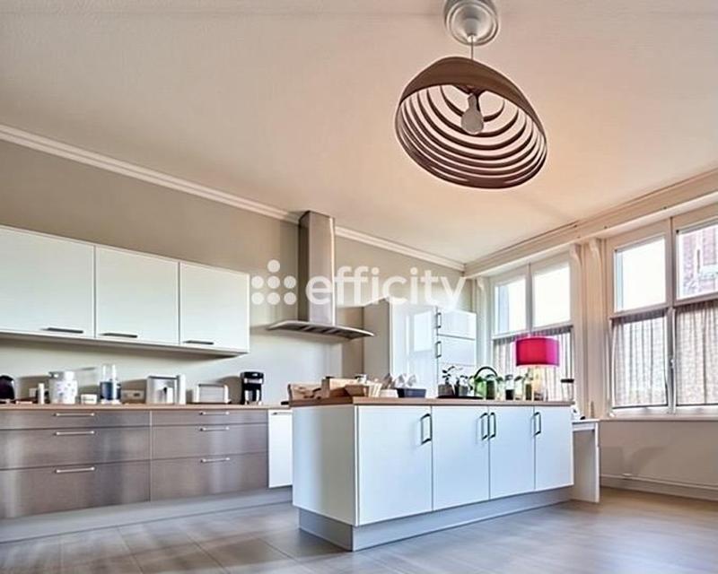 Maison - 210 m² - 8 pièces