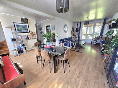 Maison - 96 m² - 6 pièces