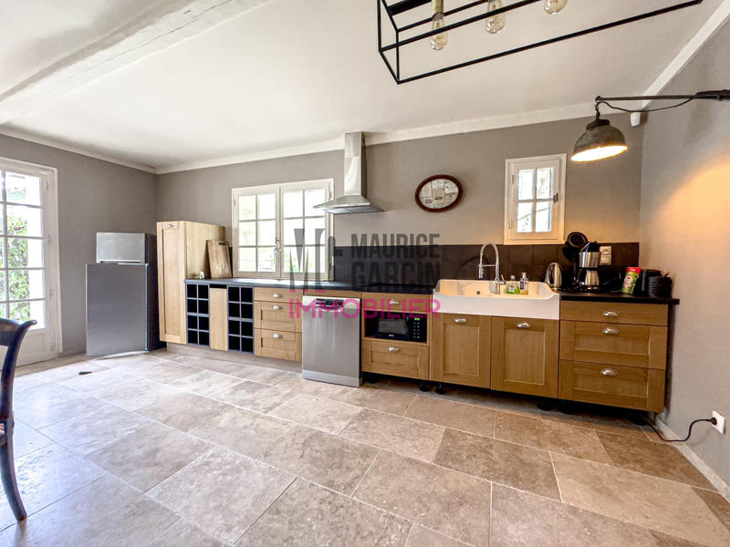 Maison - 460 m² - 12 pièces