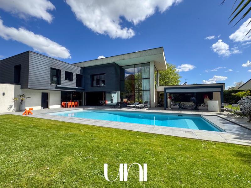 Maison - 316 m² - 8 pièces