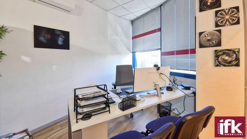 Local commercial - 87 m² - 4 pièces