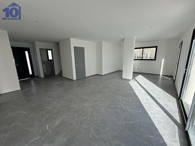 Maison - 98 m² - 4 pièces