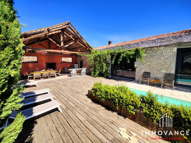 Maison - 340 m² - 8 pièces