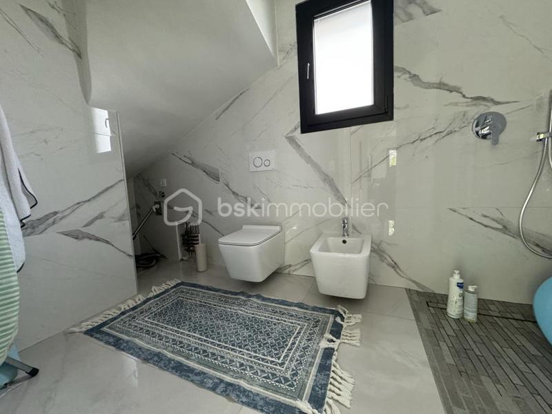 Maison - 145 m² - 6 pièces