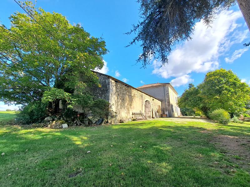 Maison - 220 m² - 8 pièces