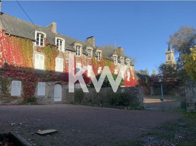 Maison - 306 m² - 9 pièces