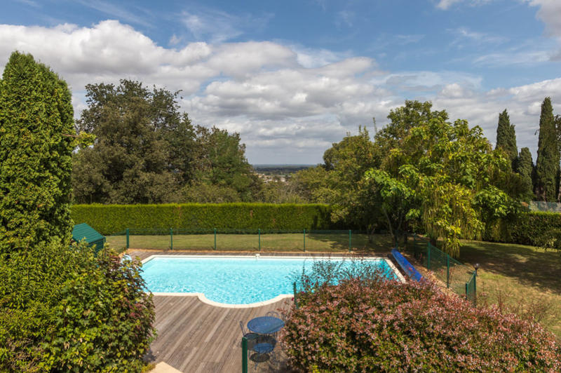 Demeure - 425 m² - 9 pièces