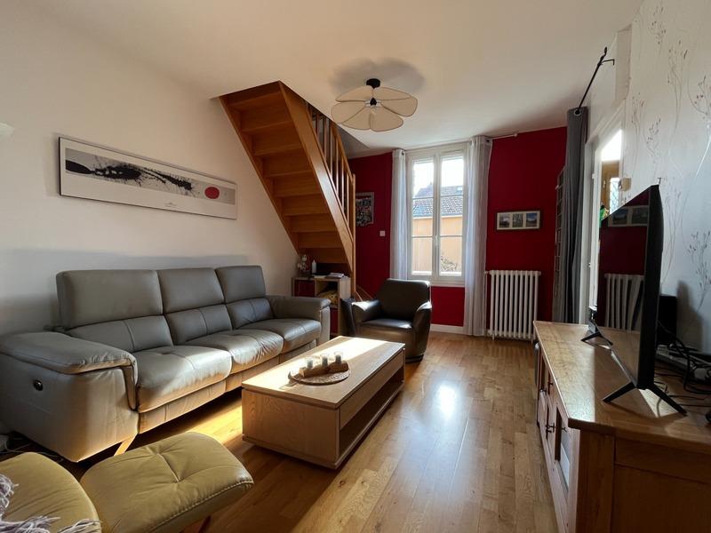 Maison - 90 m² - 5 pièces