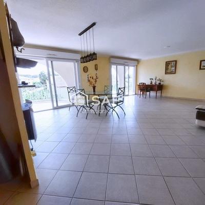 Appartement - 95 m² - 3 pièces