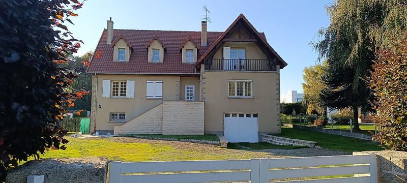 Maison - 205 m² - 8 pièces
