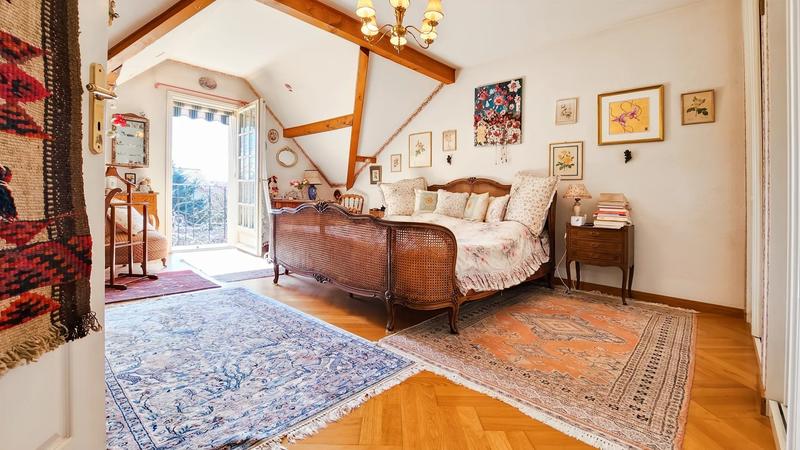 Maison - 241 m² - 7 pièces