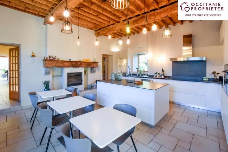 Propriété - 625 m² - 15 pièces