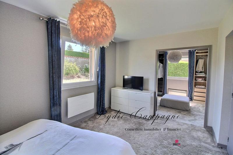 Demeure - 215 m² - 9 pièces