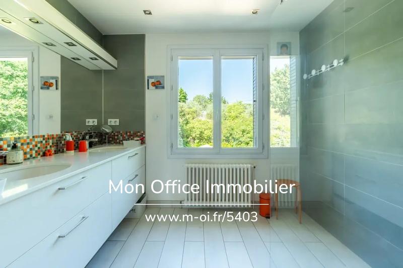 Maison - 185 m² - 8 pièces