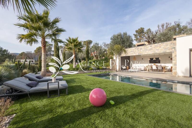 Villa - 250 m² - 6 pièces