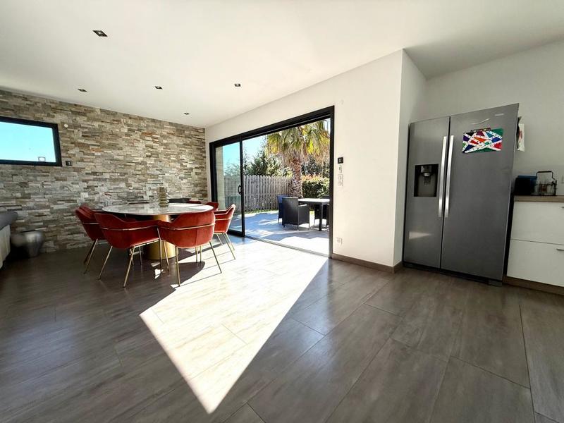 Maison - 244 m² - 10 pièces