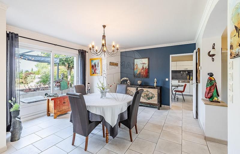 Maison - 226 m² - 6 pièces