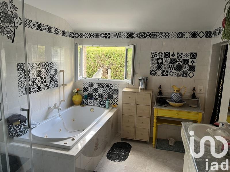 Maison - 180 m² - 8 pièces