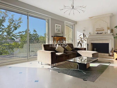 Maison traditionnelle - 188 m² - 7 pièces