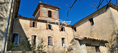 Mas - 2 500 m² - 30 pièces