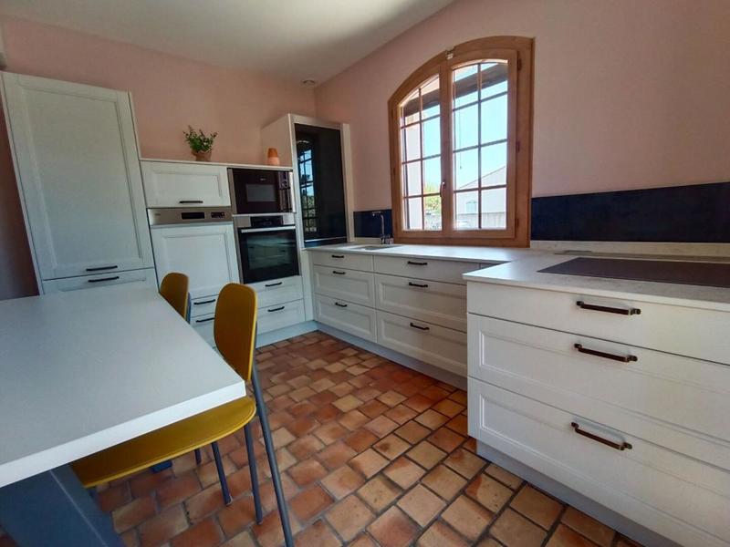 Maison - 250 m² - 6 pièces