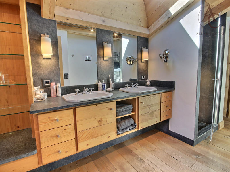 Châlet - 252 m² - 8 pièces