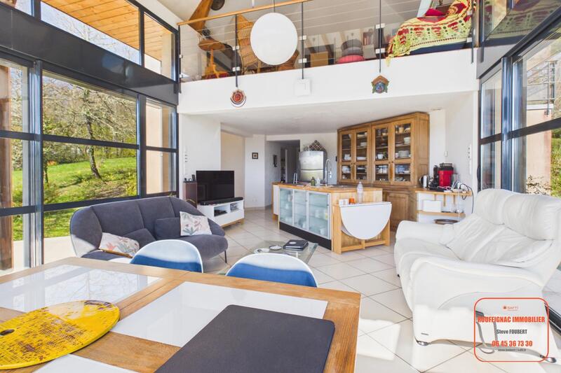 Maison - 210 m² - 8 pièces