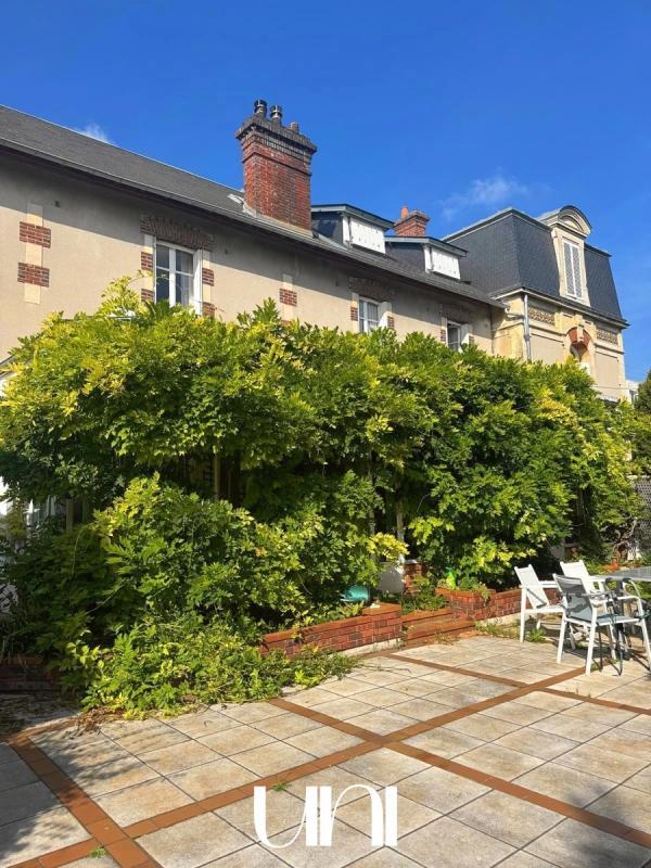 Maison - 280 m² - 11 pièces