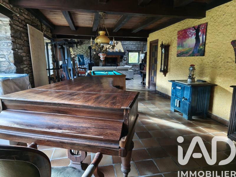 Maison - 240 m² - 6 pièces