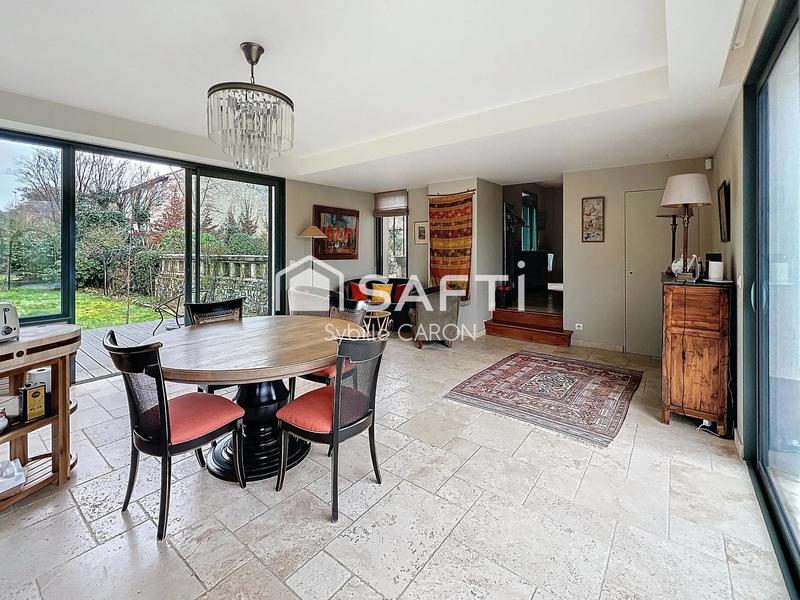 Maison - 205 m² - 8 pièces