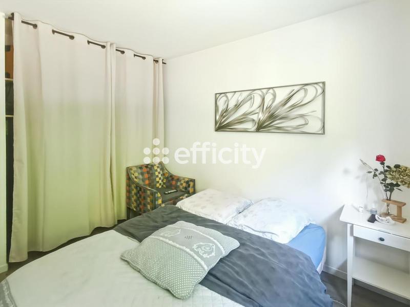 Maison - 232 m² - 12 pièces