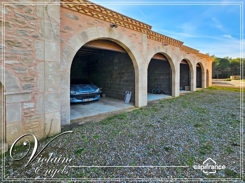 Propriété - 234 m² - 8 pièces