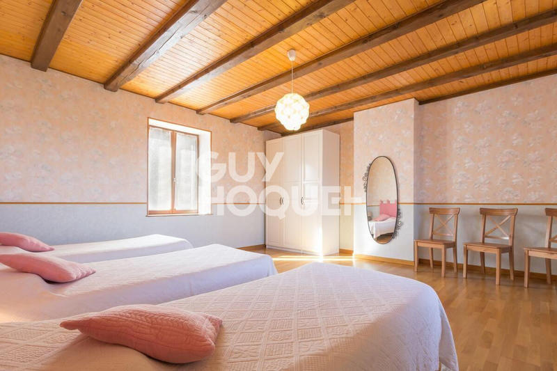 Maison - 220 m² - 8 pièces