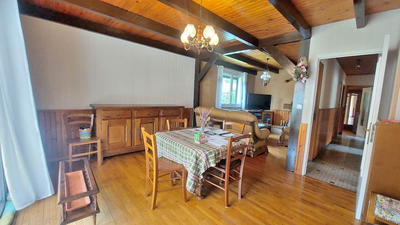 Maison - 93 m² - 7 pièces