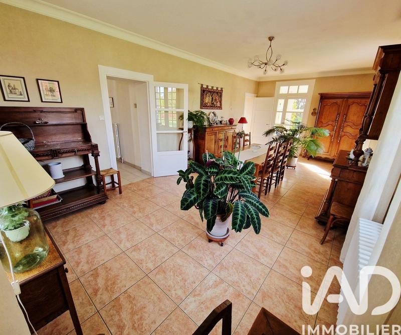 Maison - 222 m² - 12 pièces