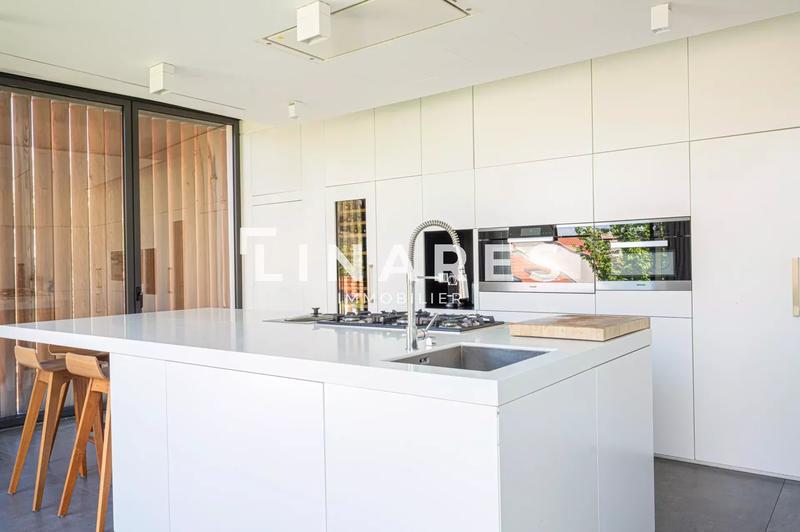 Villa - 300 m² - 6 pièces