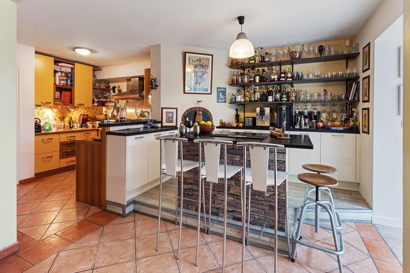 Maison - 240 m² - 10 pièces