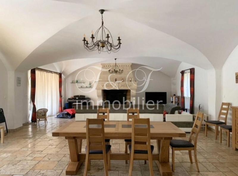 Propriété - 550 m² - 17 pièces