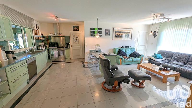 Maison - 250 m² - 8 pièces