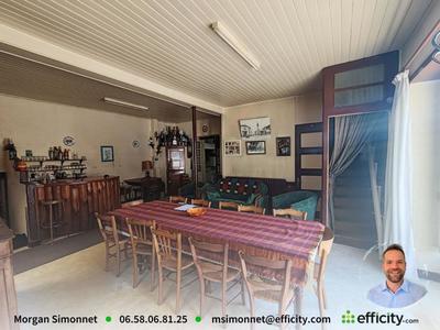 Maison - 218 m² - 7 pièces