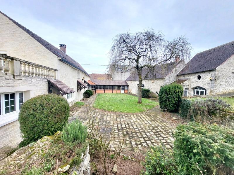 Maison - 293 m² - 5 pièces