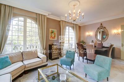 Maison - 215 m² - 8 pièces