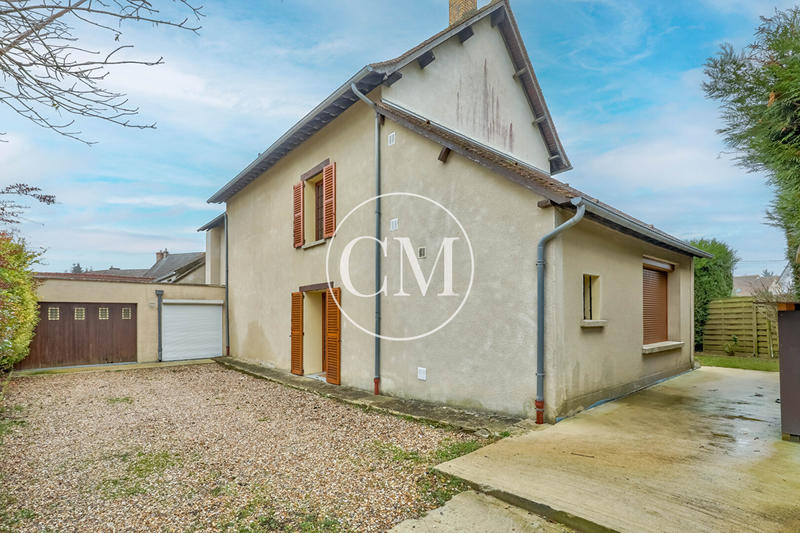 Maison - 288 m² - 8 pièces