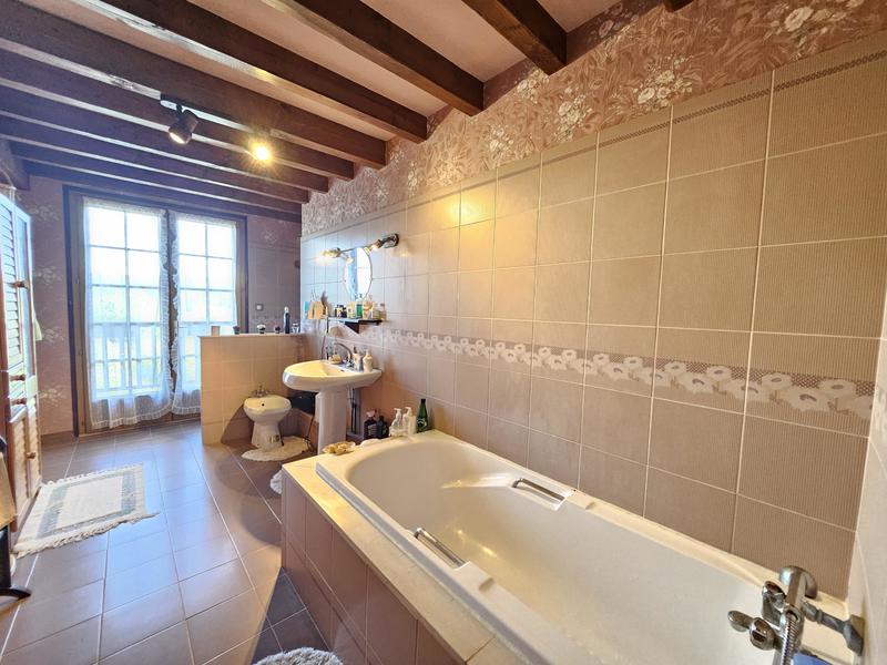 Maison - 9 597 m² - 5 pièces