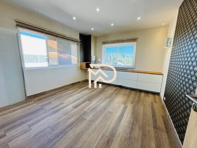 Local d'activités - 309 m²