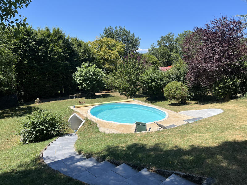 Maison - 237 m² - 8 pièces