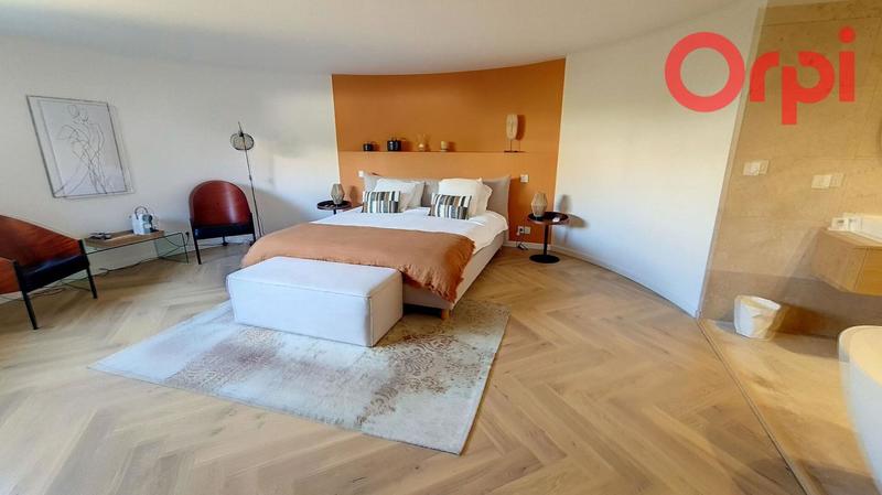 Villa - 240 m² - 6 pièces