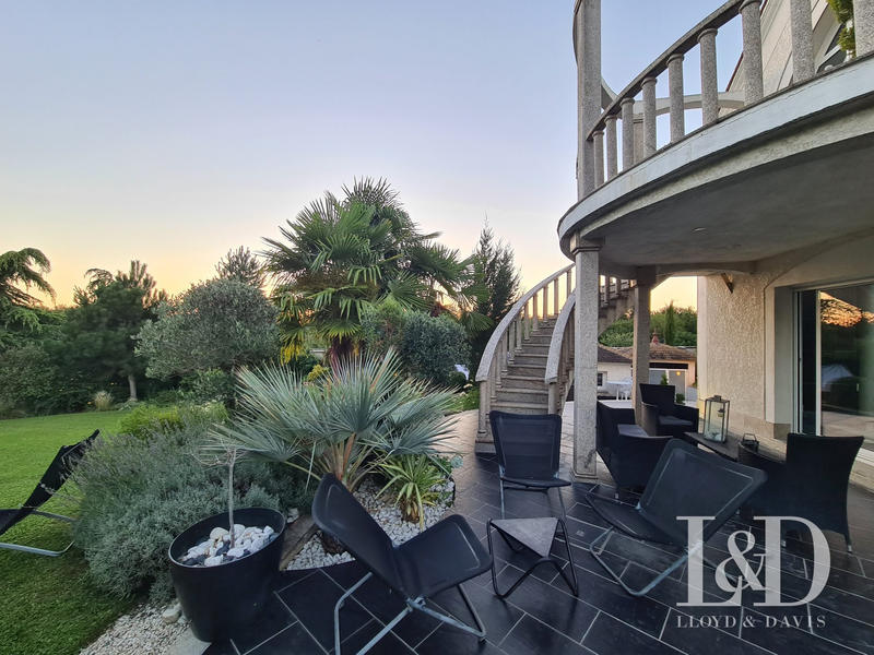 Local d'activités - 574 m² - 12 pièces