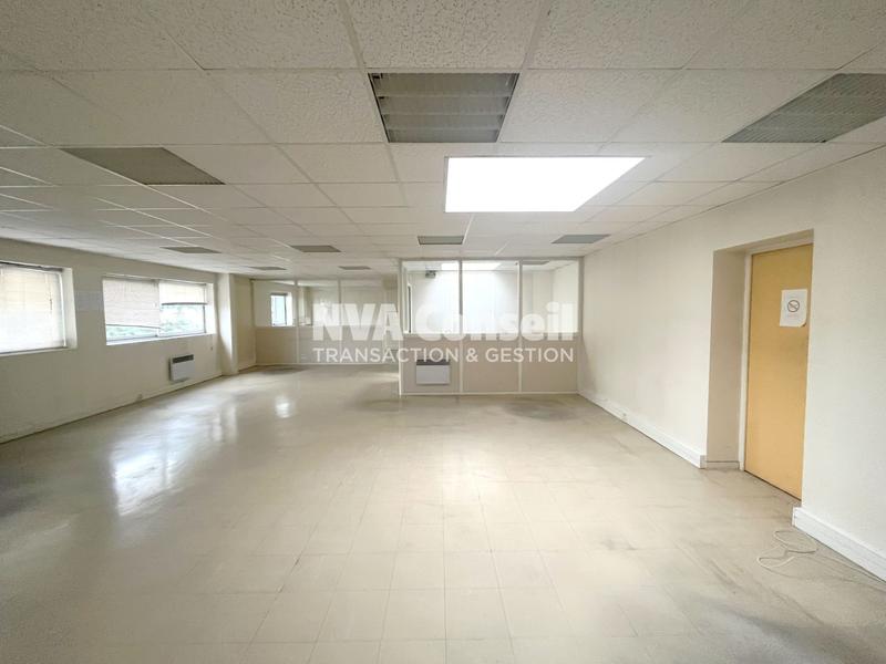 Entrepôt - 1 856 m²