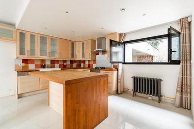 Maison - 185 m² - 9 pièces